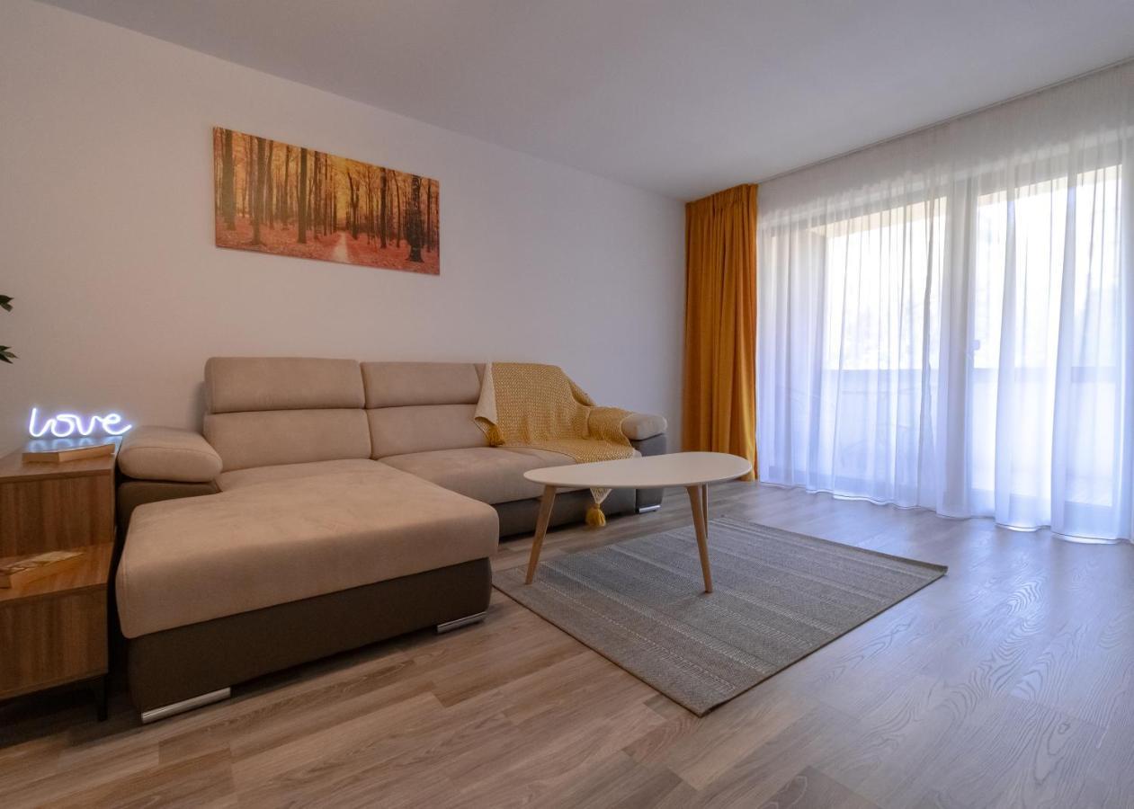 Transylvanian Apt. W/ Lrg. Terrace And Parking - Karpatenhaus Brasov Exterior photo