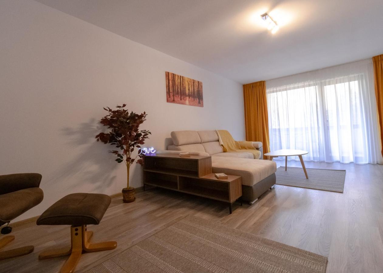Transylvanian Apt. W/ Lrg. Terrace And Parking - Karpatenhaus Brasov Exterior photo
