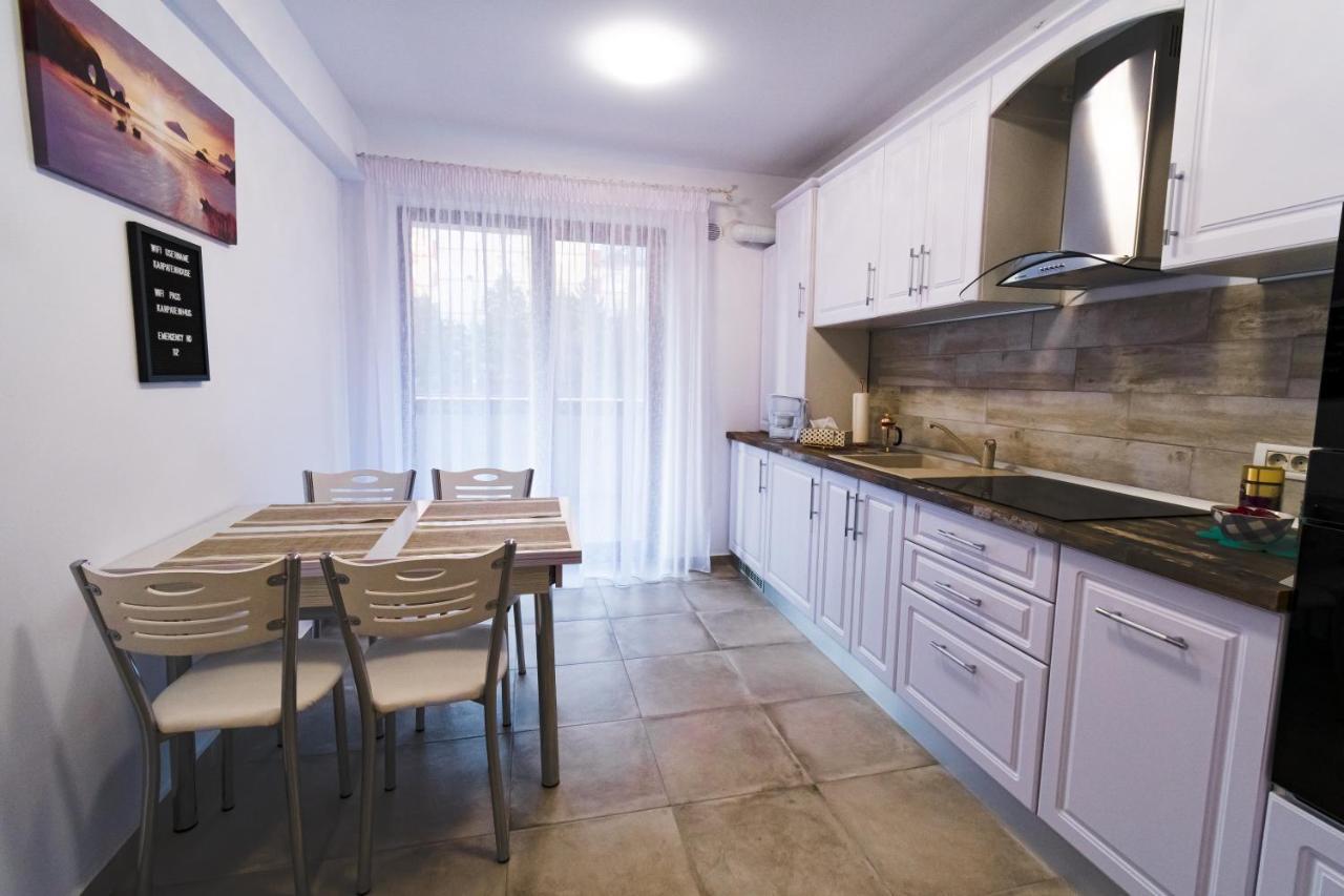 Transylvanian Apt. W/ Lrg. Terrace And Parking - Karpatenhaus Brasov Exterior photo