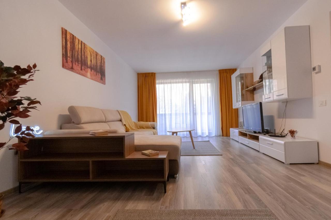 Transylvanian Apt. W/ Lrg. Terrace And Parking - Karpatenhaus Brasov Exterior photo